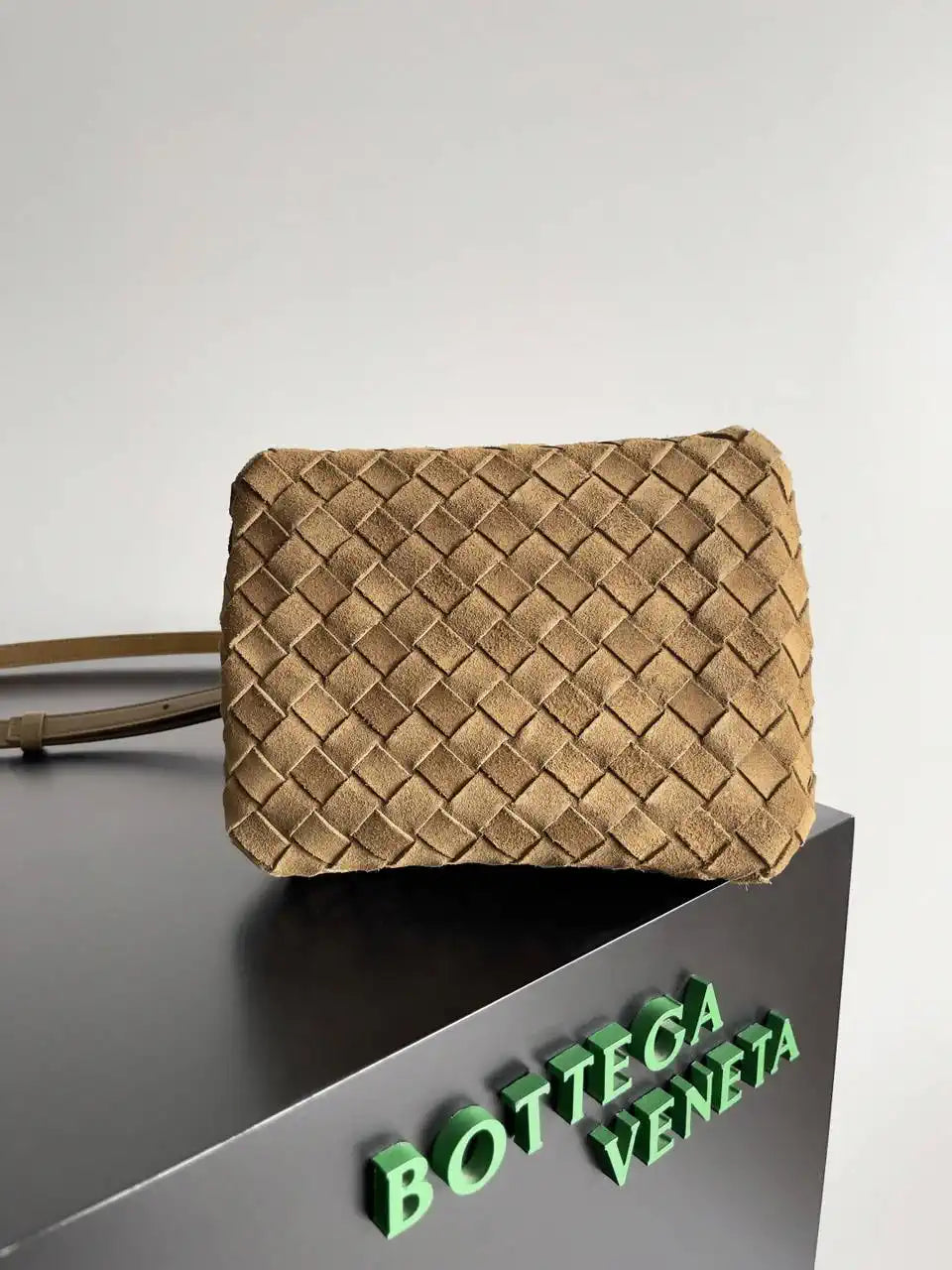 Bottega Veneta BV 796569VCPPT8060 Small Andiamo Parachute Suede Brown
