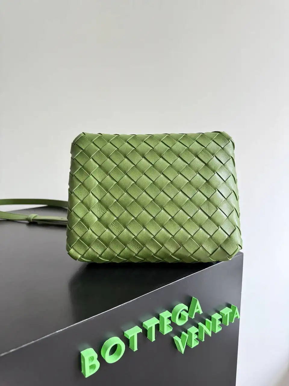 Bottega Veneta BV 796569VCPPT8060 Small Andiamo Parachute Grass Green