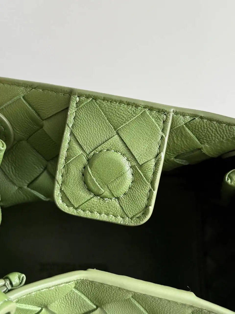 Bottega Veneta BV 796569VCPPT8060 Small Andiamo Parachute Grass Green