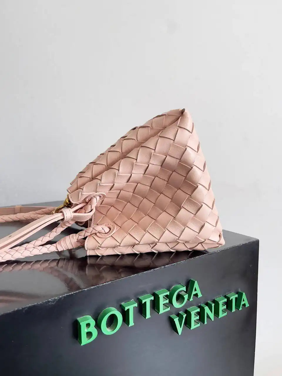 Bottega Veneta BV 796569VCPPT8060 Small Andiamo Parachute Pink