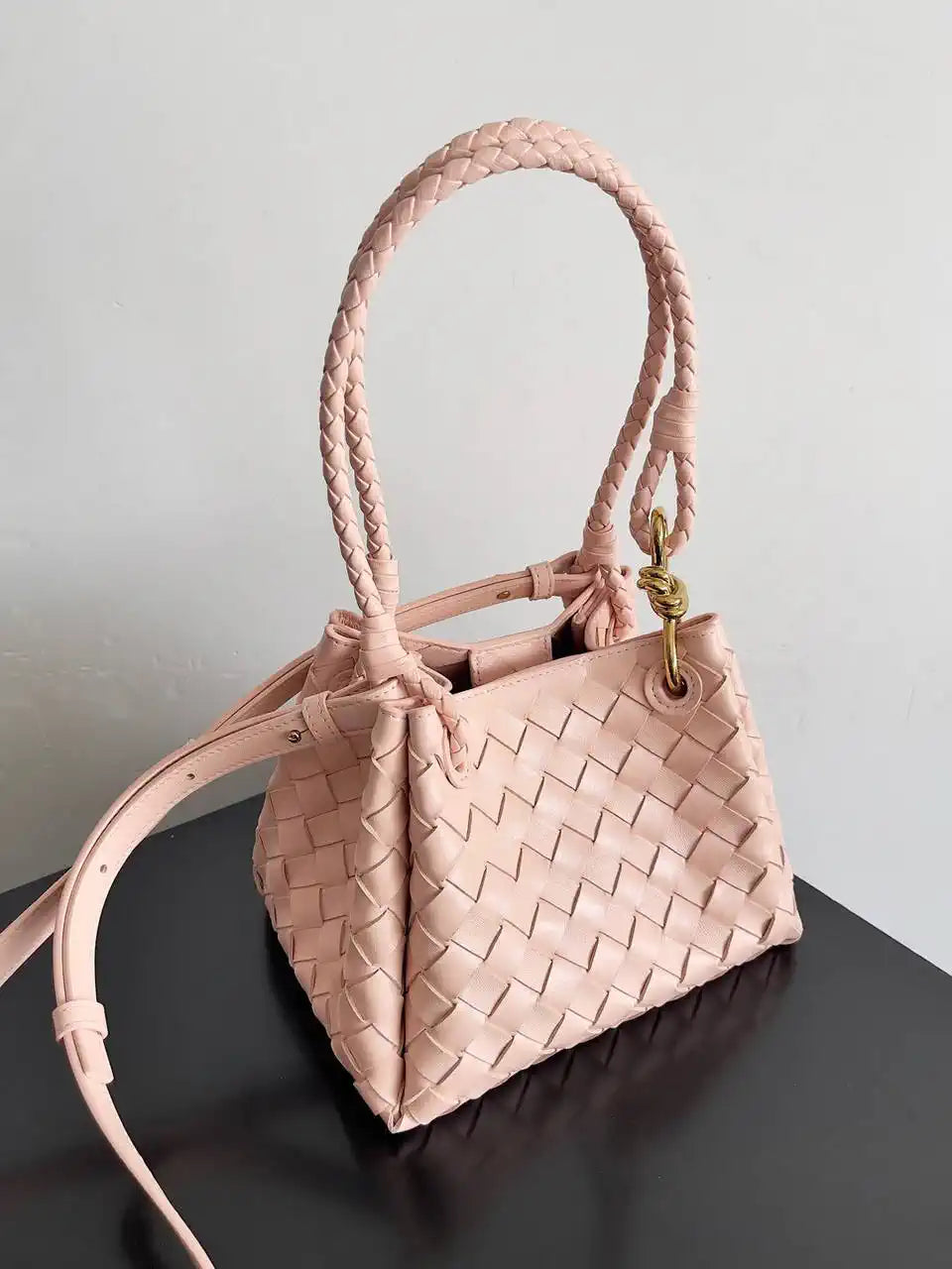 Bottega Veneta BV 796569VCPPT8060 Small Andiamo Parachute Pink