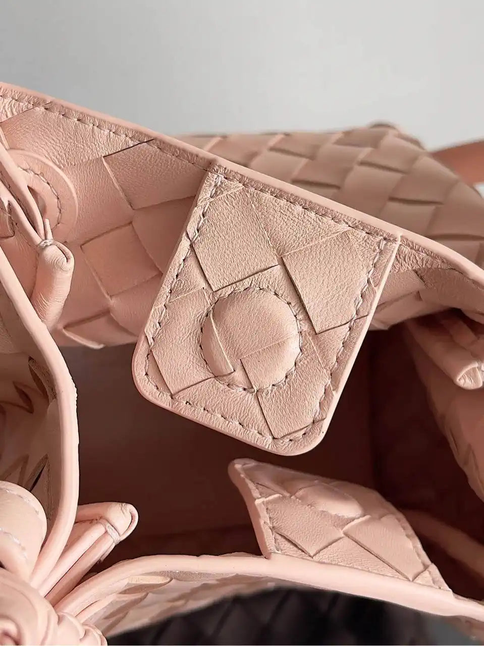 Bottega Veneta BV 796569VCPPT8060 Small Andiamo Parachute Pink