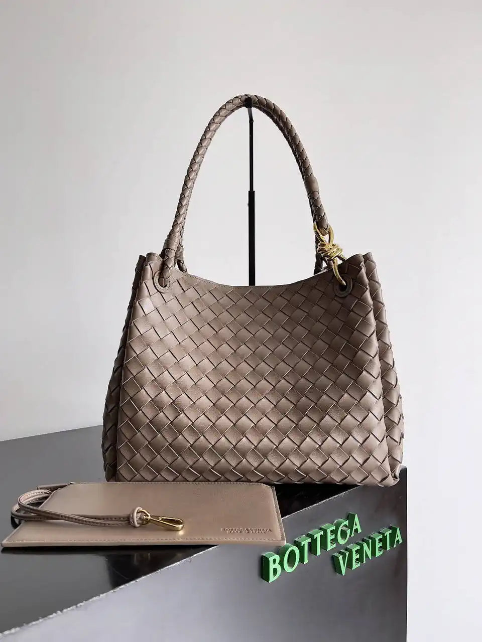Bottega Veneta BV 796571 Large Andiamo Parachute Light Brown