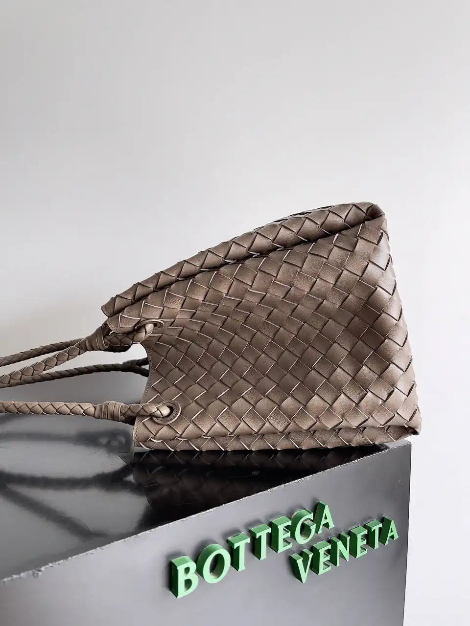 Bottega Veneta BV 796571 Large Andiamo Parachute Light Brown