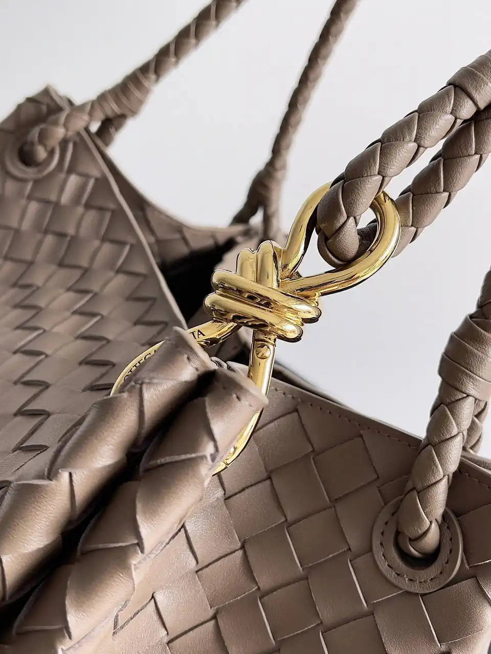Bottega Veneta BV 796571 Large Andiamo Parachute Light Brown