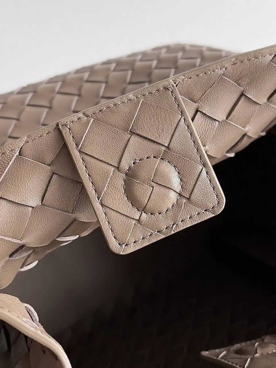 Bottega Veneta BV 796571 Large Andiamo Parachute Light Brown