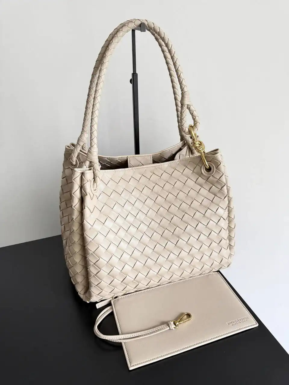 Bottega Veneta BV 796571 Large Andiamo Parachute Apricot