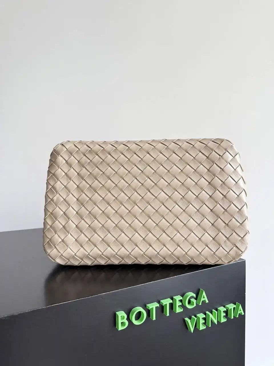 Bottega Veneta BV 796571 Large Andiamo Parachute Apricot