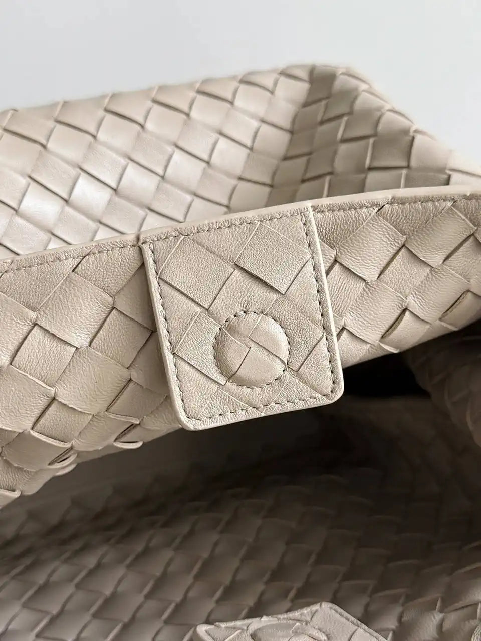 Bottega Veneta BV 796571 Large Andiamo Parachute Apricot
