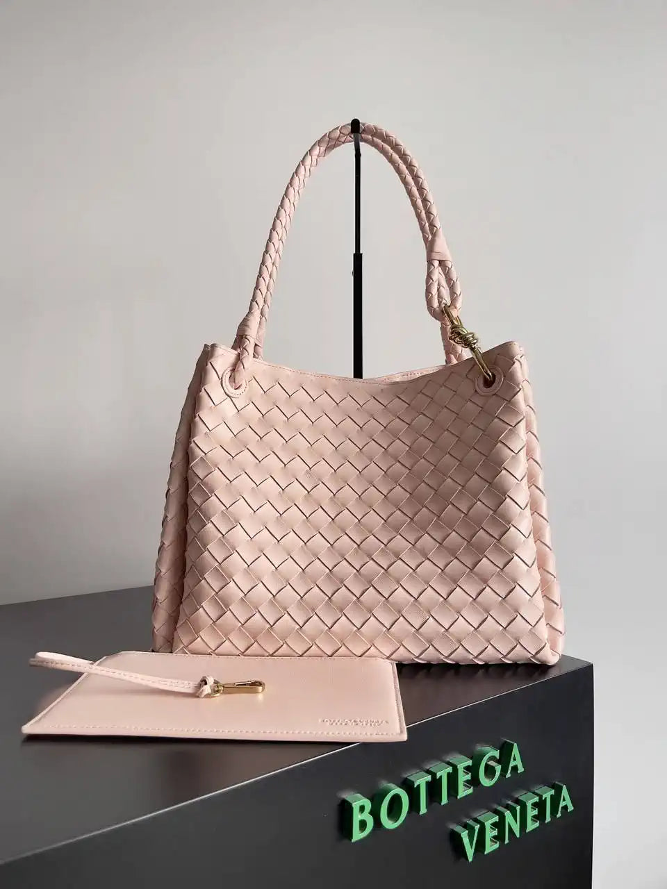 Bottega Veneta BV 796571 Large Andiamo Parachute Pink