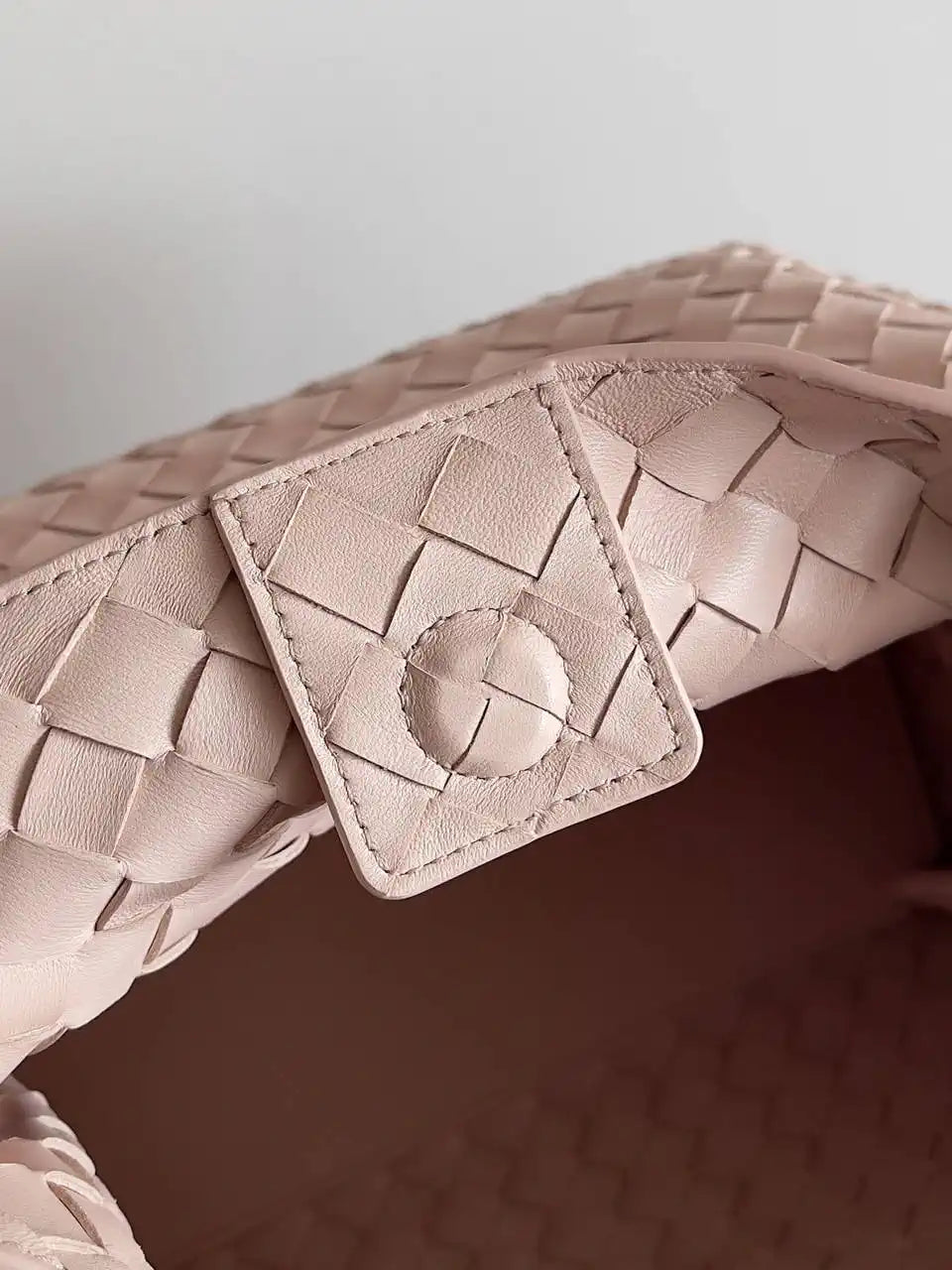 Bottega Veneta BV 796571 Large Andiamo Parachute Pink