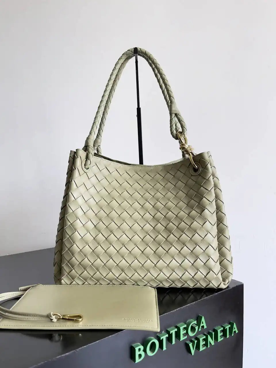 Bottega Veneta BV 796571 Large Andiamo Parachute Ligth Green