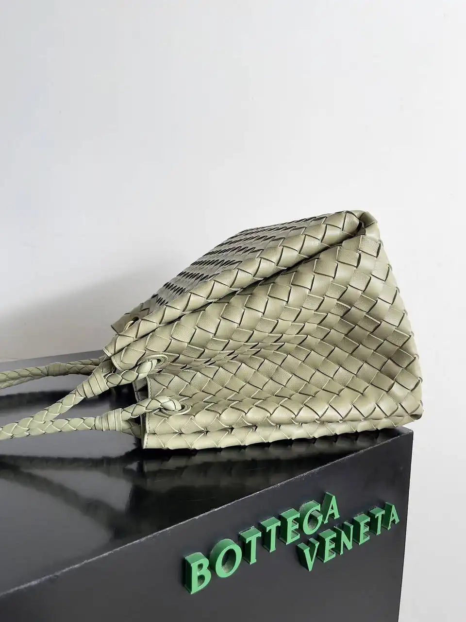Bottega Veneta BV 796571 Large Andiamo Parachute Ligth Green