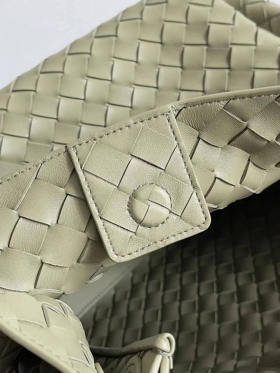 Bottega Veneta BV 796571 Large Andiamo Parachute Ligth Green