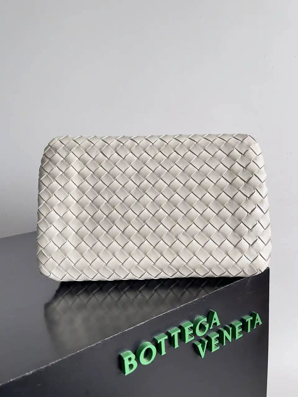 Bottega Veneta BV 796571 Large Andiamo Parachute Beige