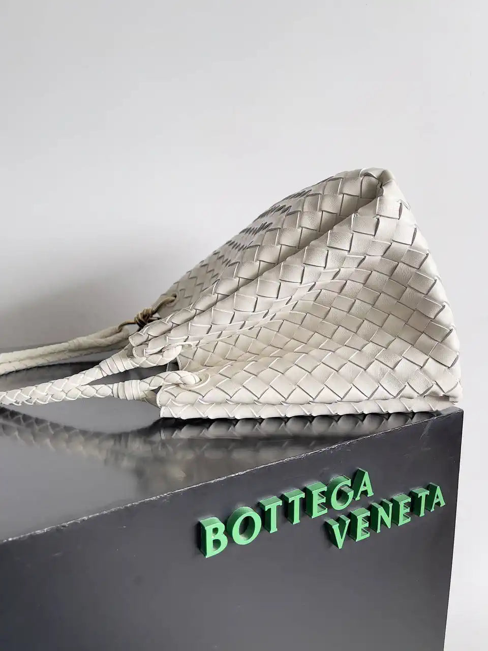 Bottega Veneta BV 796571 Large Andiamo Parachute Beige