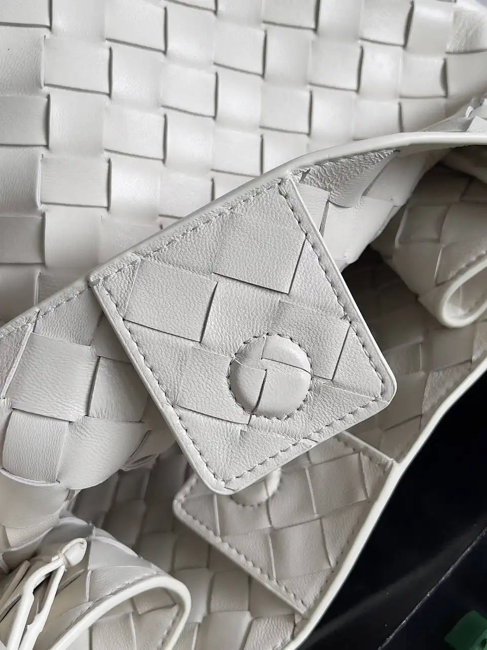 Bottega Veneta BV 796571 Large Andiamo Parachute Beige