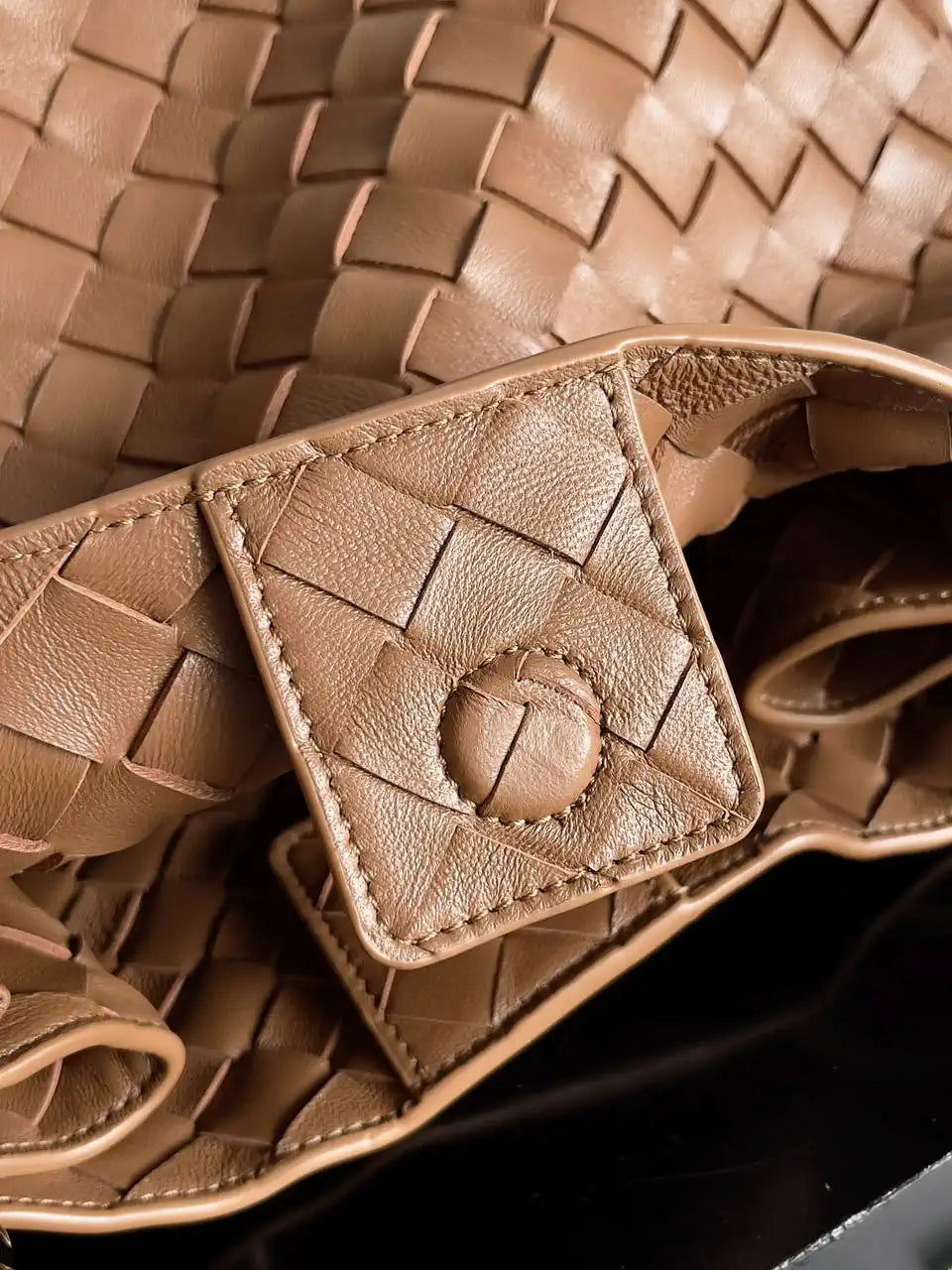 Bottega Veneta BV 796571 Large Andiamo Parachute Brown