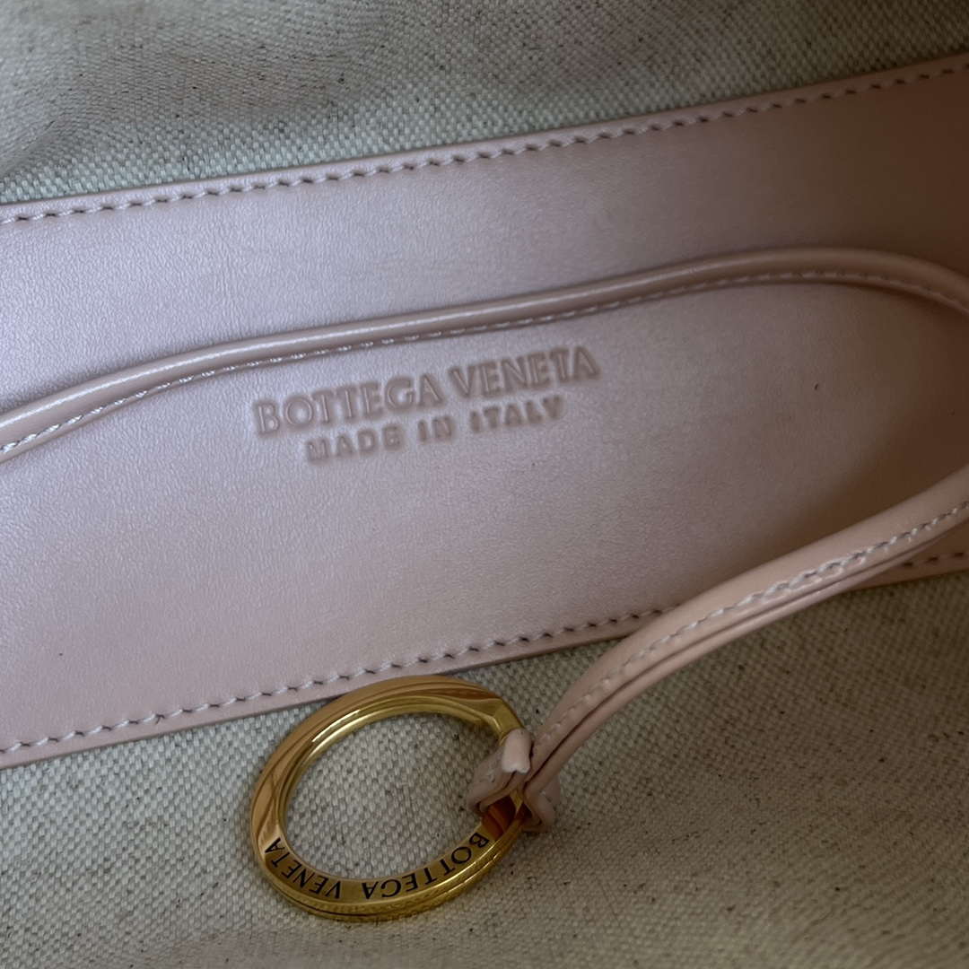 Bottega Veneta BV 796615  Mini Loop intrecciato leather cross-body bag Pink