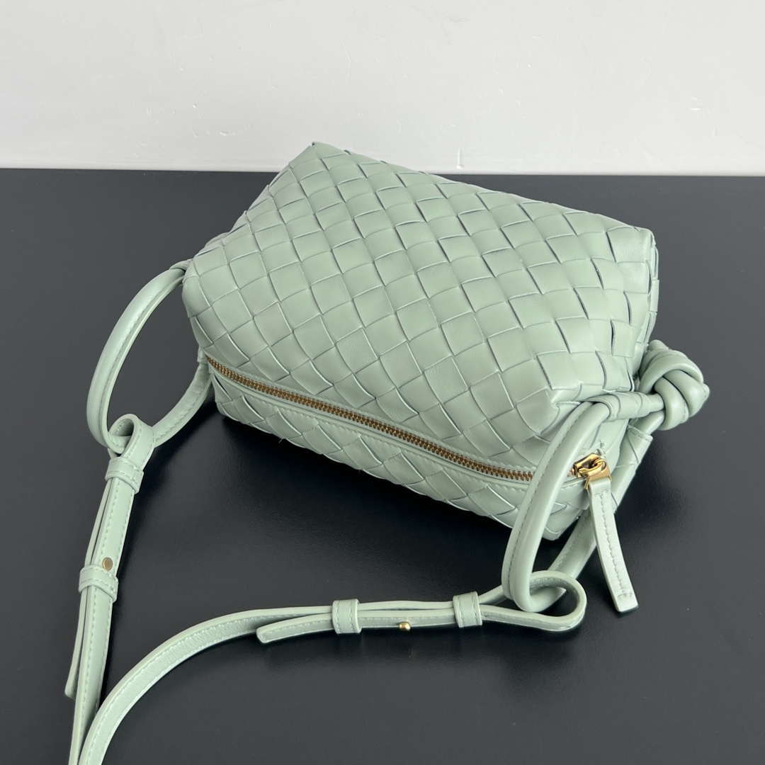 Bottega Veneta BV 796615  Mini Loop intrecciato leather cross-body bag Green