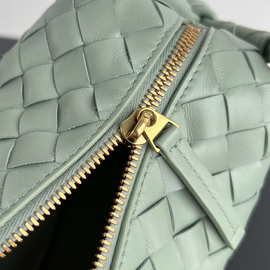 Bottega Veneta BV 796615  Mini Loop intrecciato leather cross-body bag Green