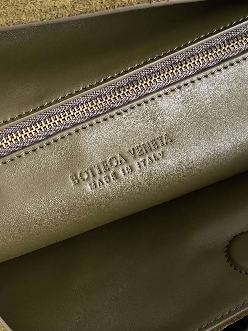 Bottega Veneta BV 803976 Large Hop bag  Shoulder bag in Suede leather BV9092