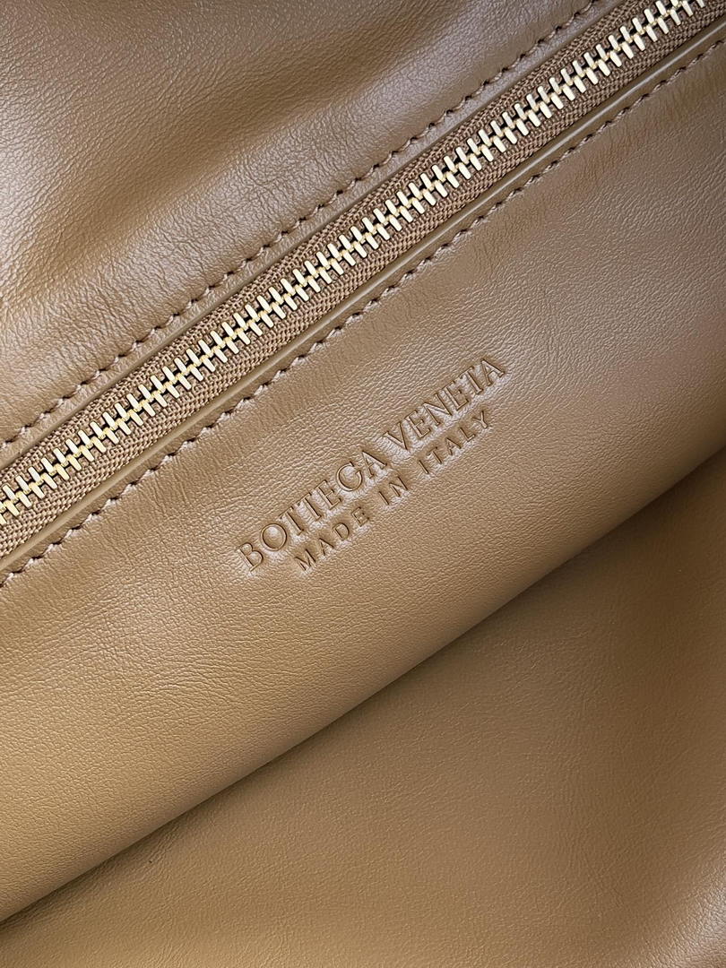 Bottega Veneta BV 803976 Large Hop bag  Shoulder bag in Suede leather BV9109