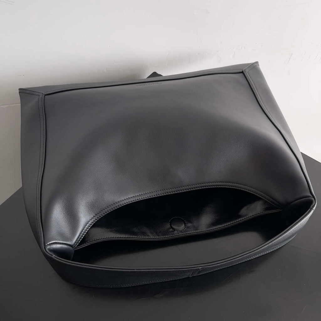 Bottega Veneta BV 803977 Hop bag  Shoulder bag in silky calf leather BV9095