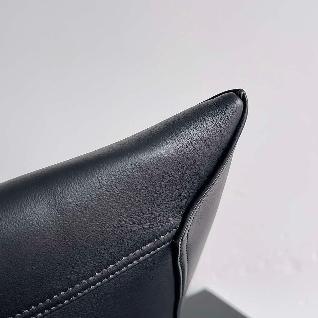 Bottega Veneta BV 803977 Hop bag  Shoulder bag in silky calf leather BV9095