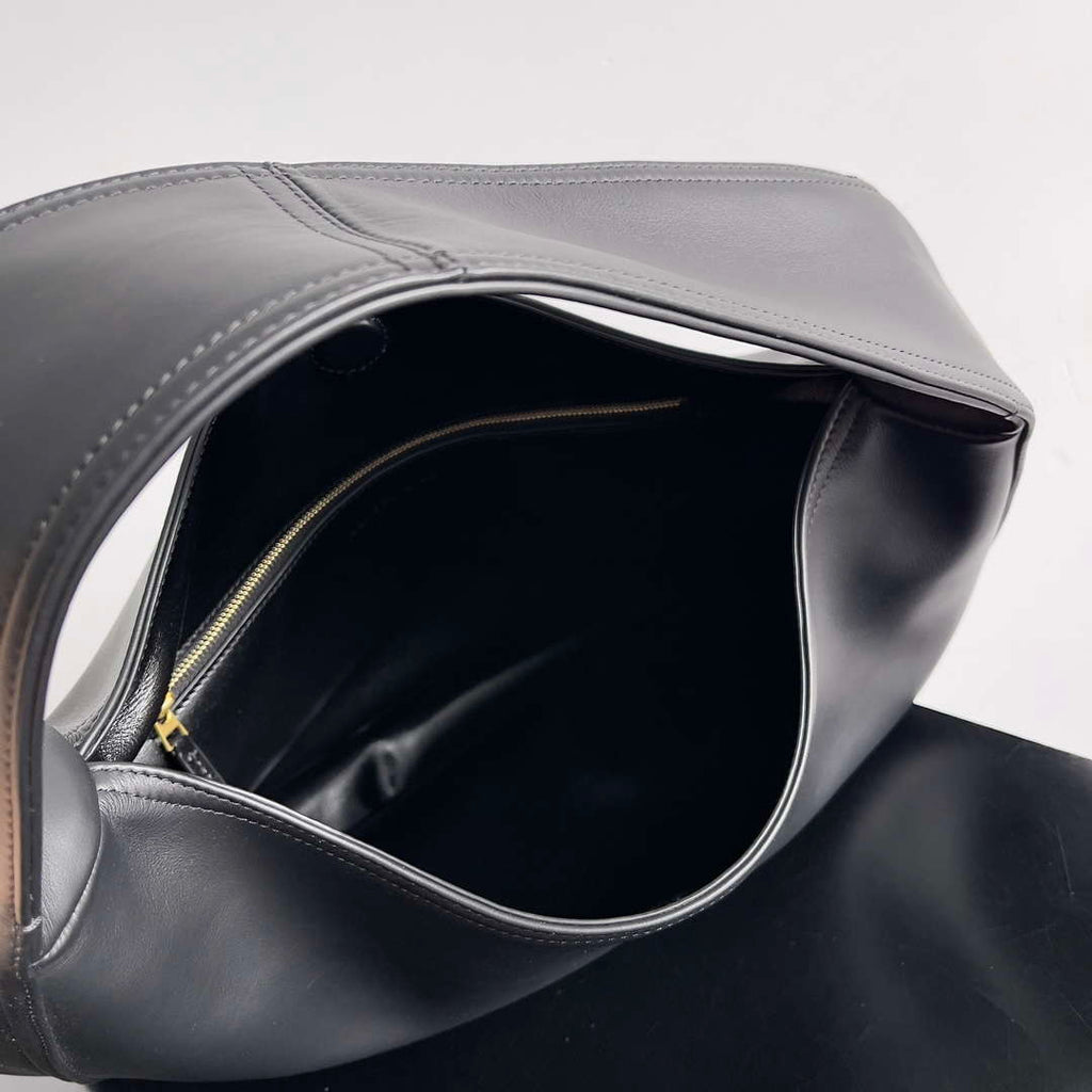 Bottega Veneta BV 803977 Hop bag  Shoulder bag in silky calf leather BV9095