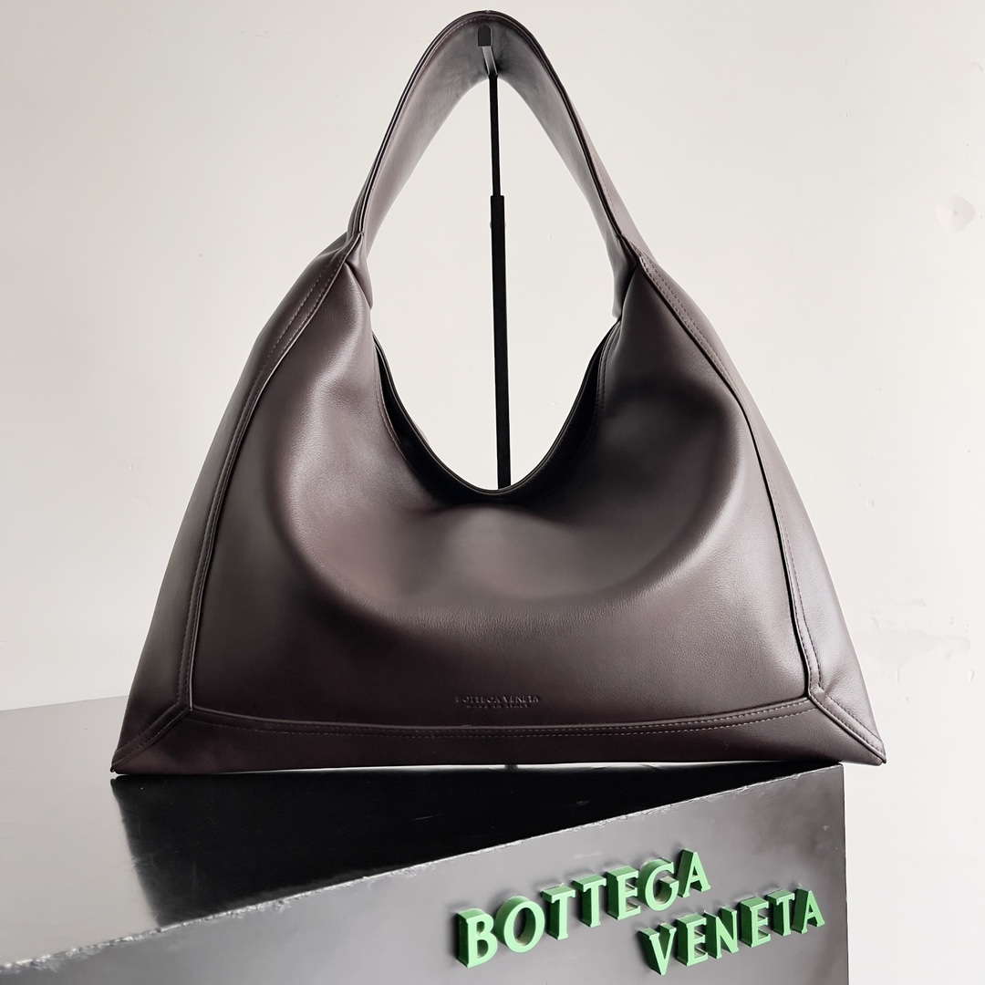 Bottega Veneta BV 803977 Hop bag  Shoulder bag in silky calf leather BV9096