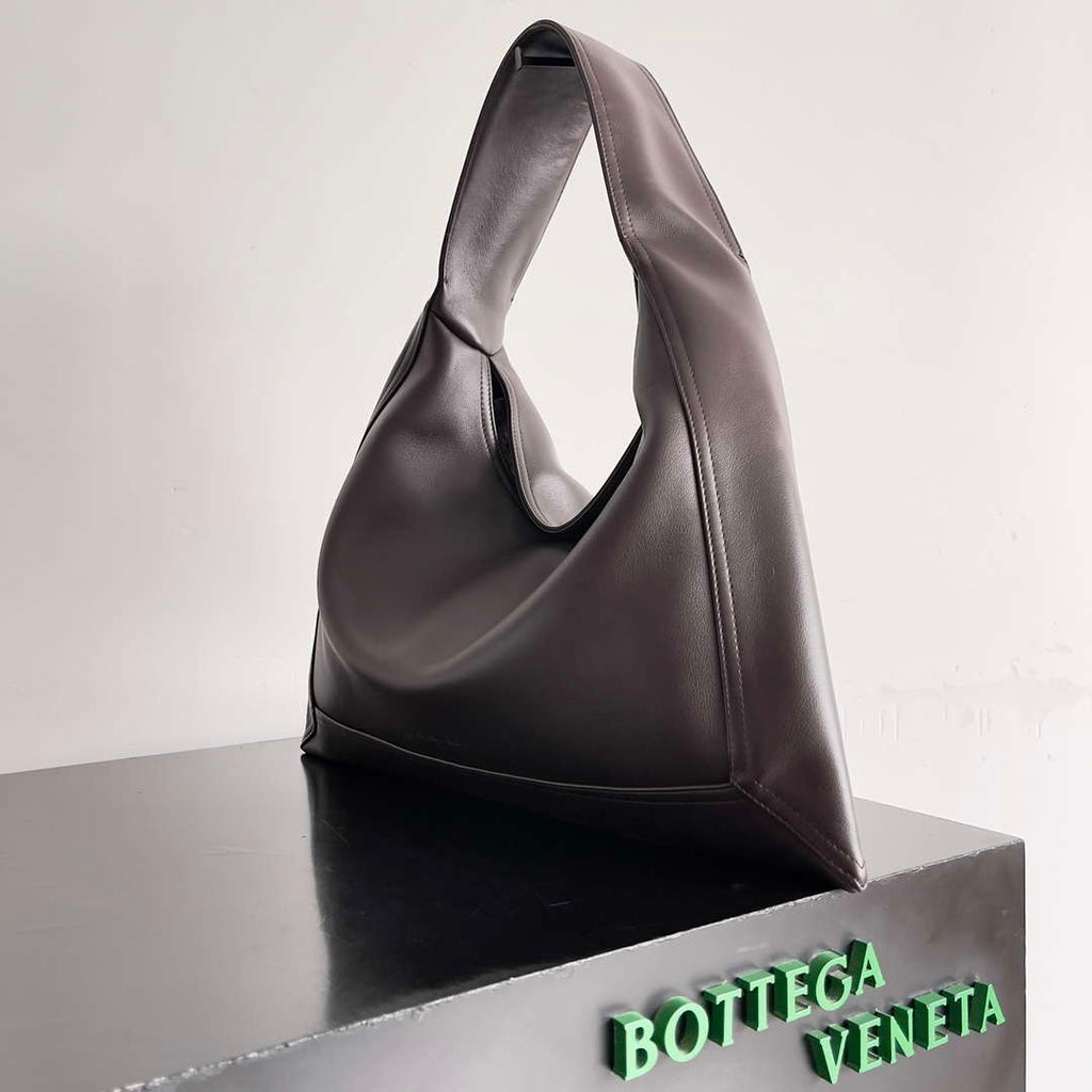Bottega Veneta BV 803977 Hop bag  Shoulder bag in silky calf leather BV9096