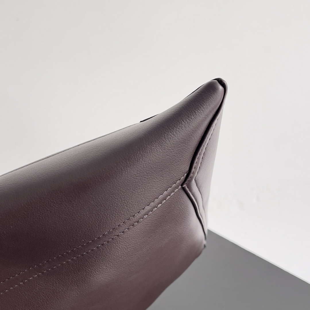 Bottega Veneta BV 803977 Hop bag  Shoulder bag in silky calf leather BV9096