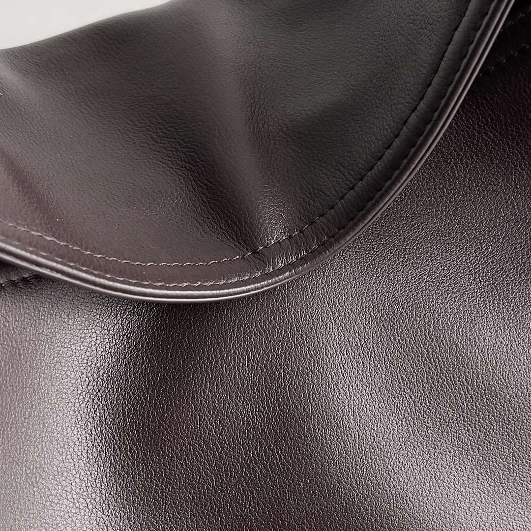 Bottega Veneta BV 803977 Hop bag  Shoulder bag in silky calf leather BV9096