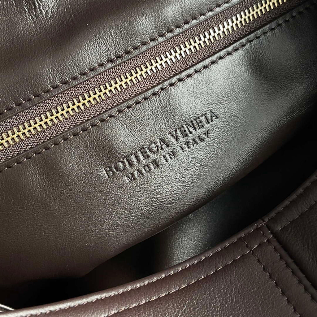 Bottega Veneta BV 803977 Hop bag  Shoulder bag in silky calf leather BV9096