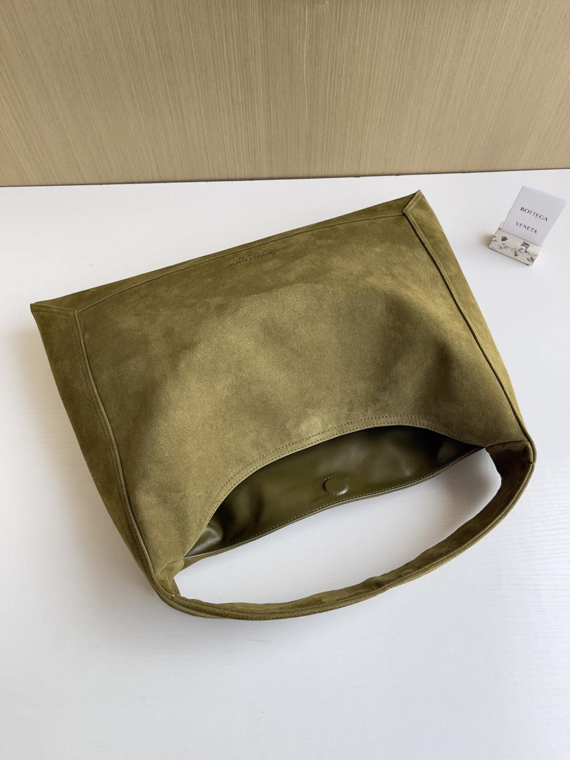 Bottega Veneta BV 803977 Hop bag  Shoulder bag in Suede BV9110