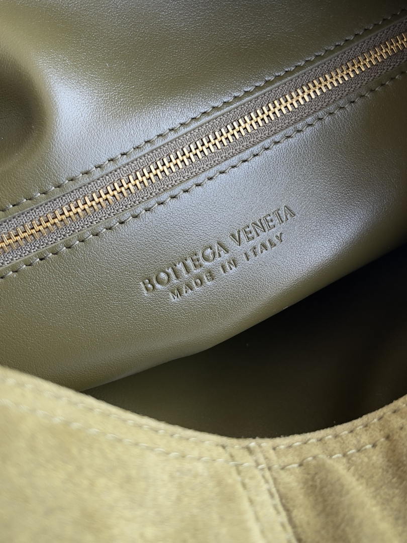 Bottega Veneta BV 803977 Hop bag  Shoulder bag in Suede BV9110
