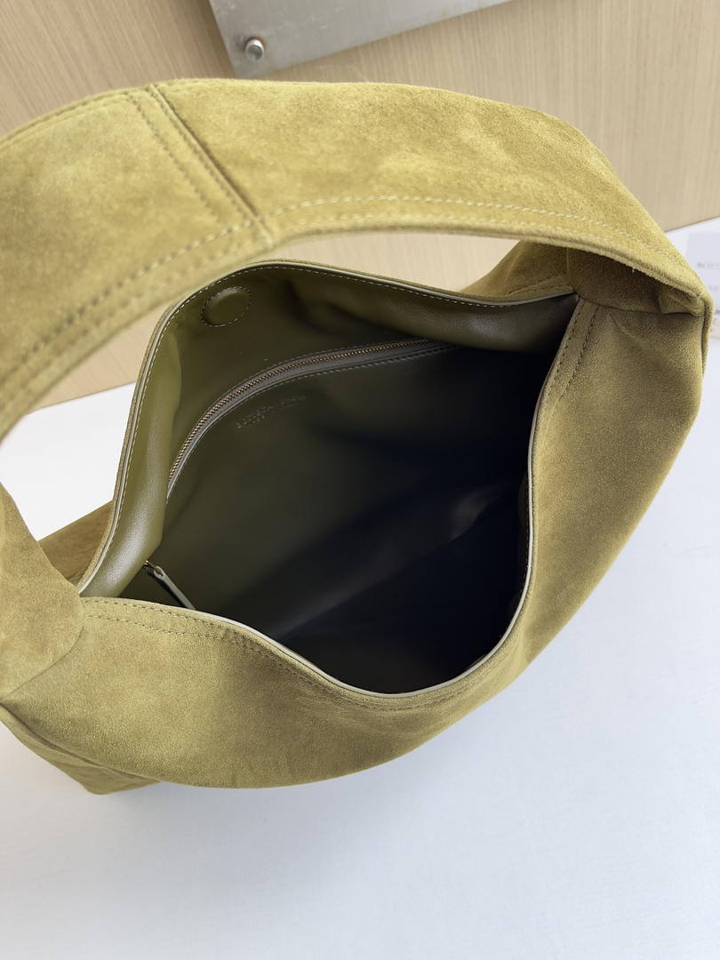 Bottega Veneta BV 803977 Hop bag  Shoulder bag in Suede BV9110