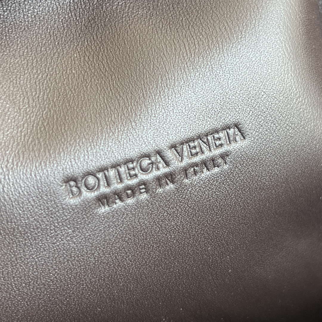 Bottega Veneta BV 804038 Small Lauren 1980 clutch Bag BV92015