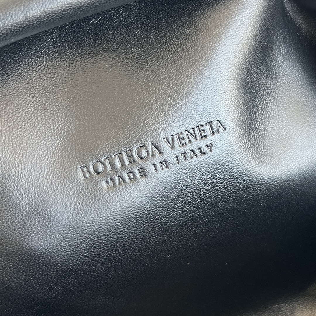 Bottega Veneta BV 804038 Small Lauren 1980 clutch Bag BV92017