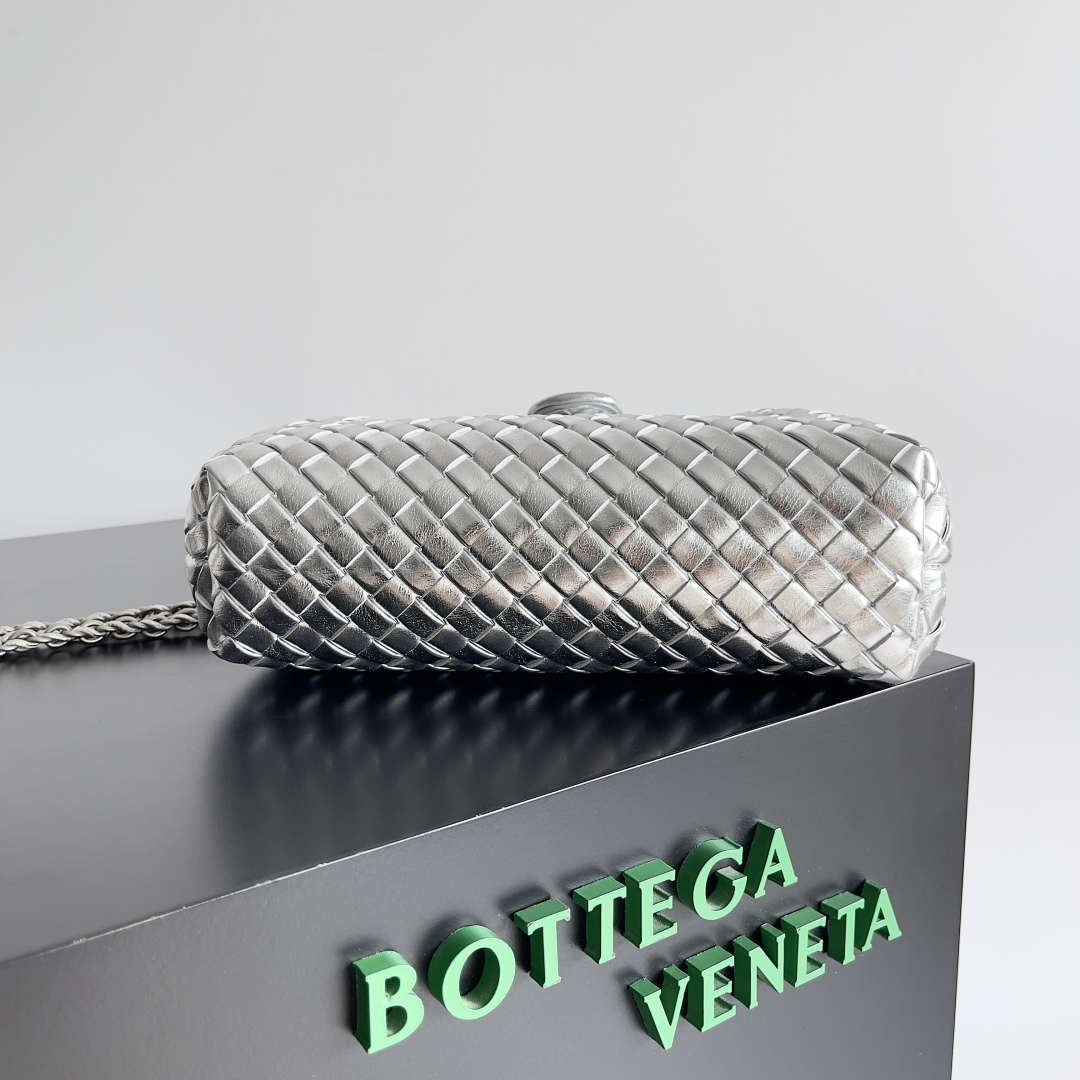 Bottega Veneta BV 804038 Small Lauren 1980 clutch Bag BV92020