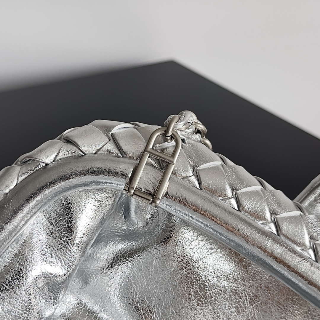 Bottega Veneta BV 804038 Small Lauren 1980 clutch Bag BV92020