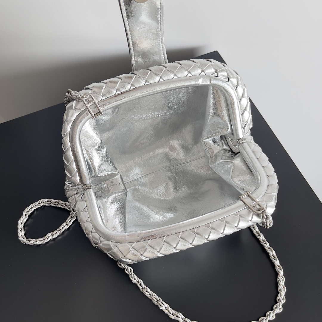 Bottega Veneta BV 804038 Small Lauren 1980 clutch Bag BV92020