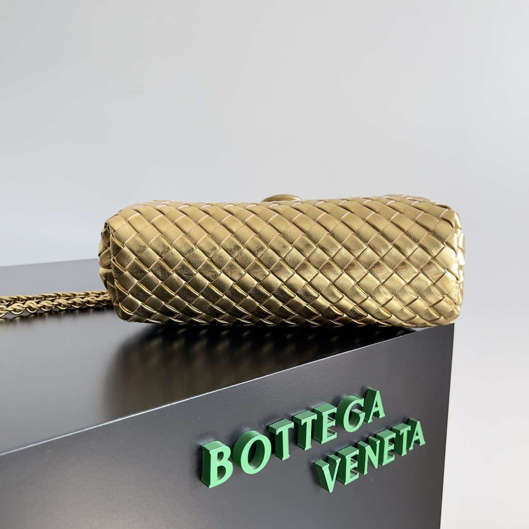 Bottega Veneta BV 804038 Small Lauren 1980 clutch Bag BV92021