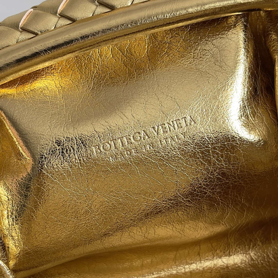 Bottega Veneta BV 804038 Small Lauren 1980 clutch Bag BV92021