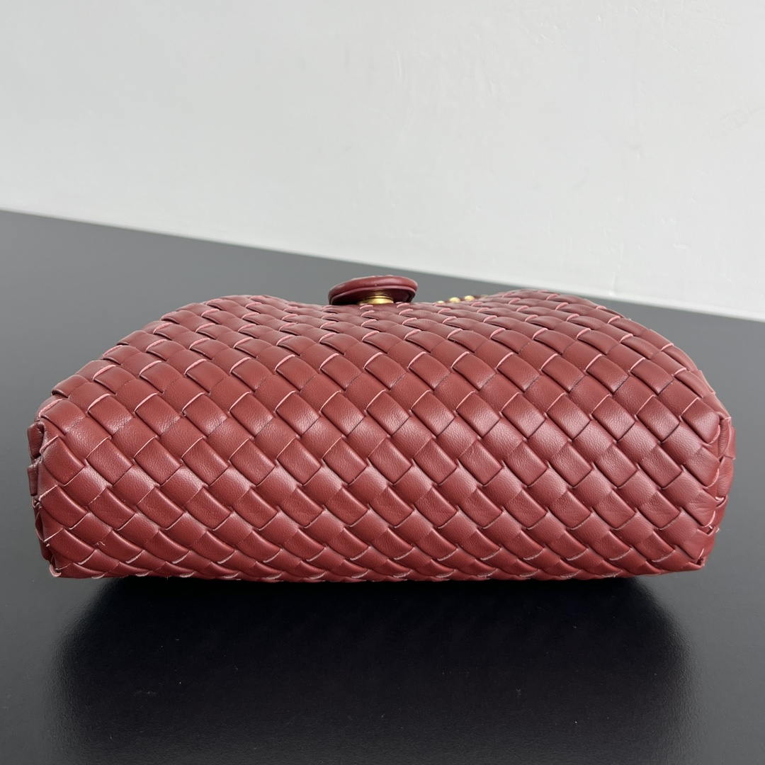 Bottega Veneta BV 804038 Small Lauren 1980 clutch Bag BV92039
