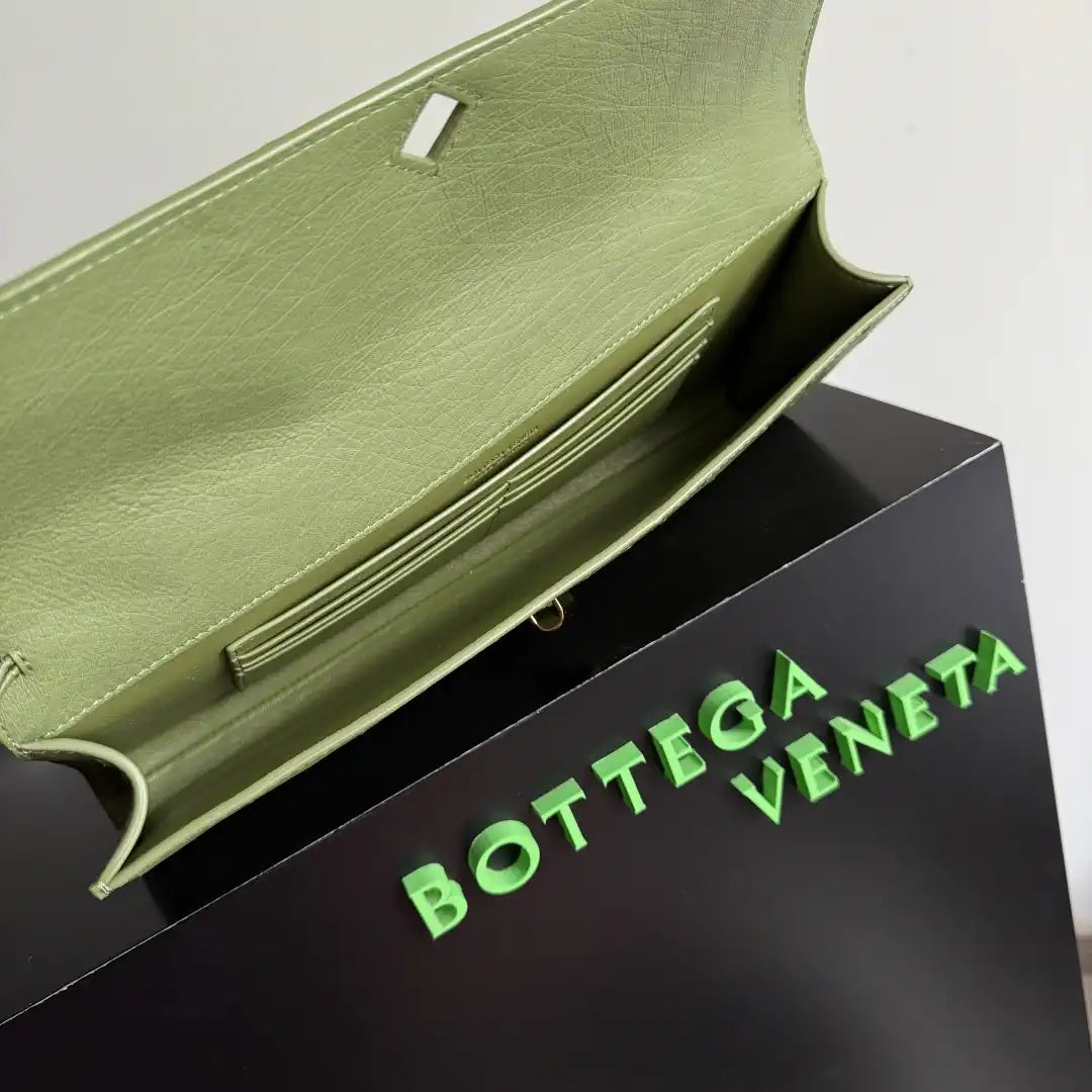 Bottega Veneta BV 805241 Long Clutch Andiamo Ostrich Leather With Handle Bv99035