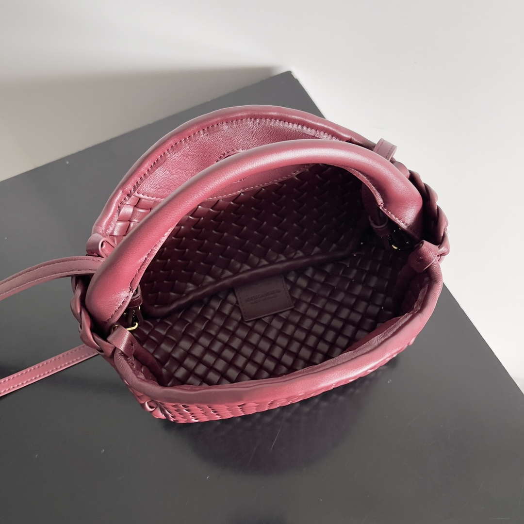 Bottega Veneta BV 805739 Mini Cobble Top Handle Wine Red
