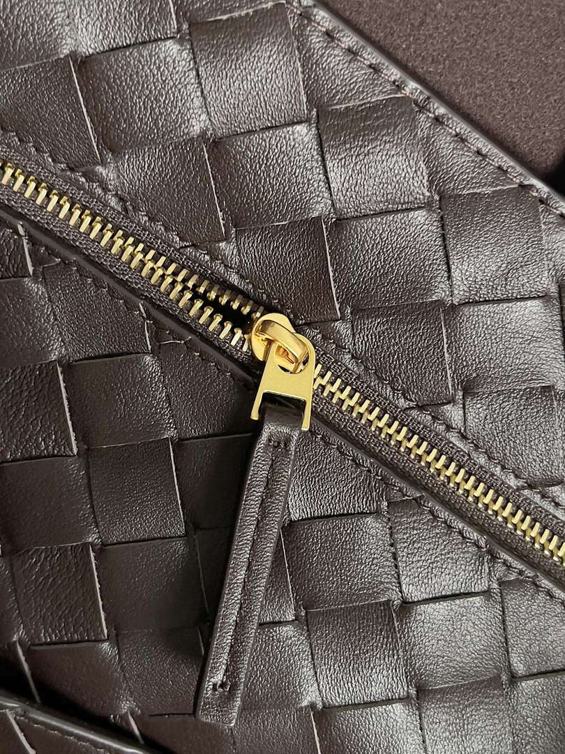 Bottega Veneta BV 806010 Large Andiamo bag BV9025