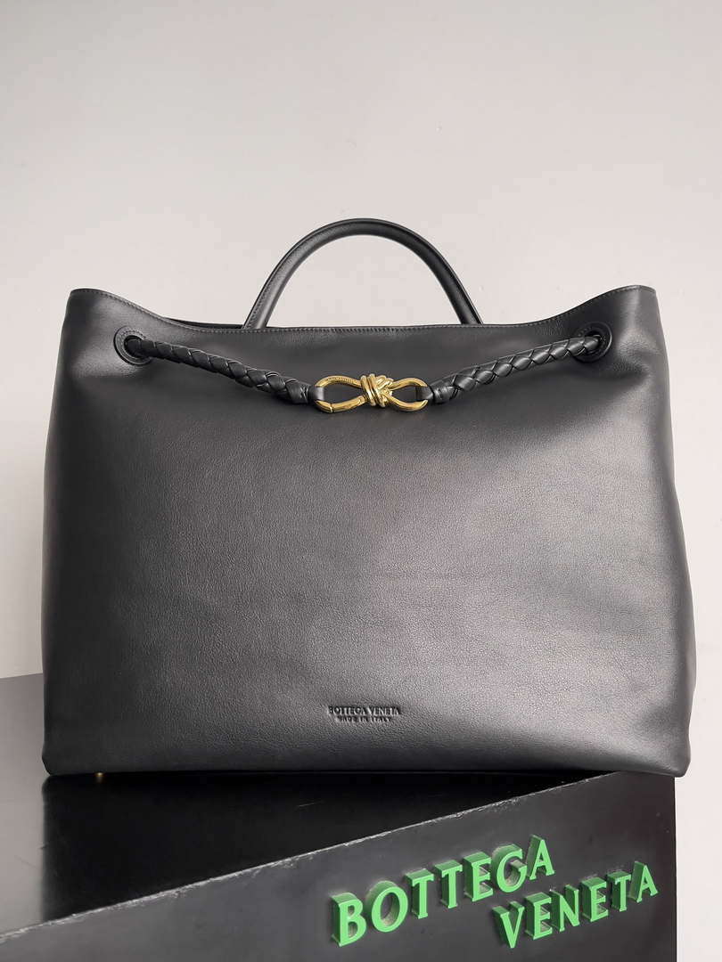 Bottega Veneta BV 806010 Large Andiamo bag BV9026